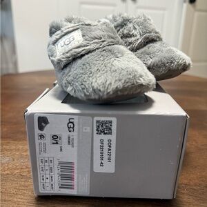 UGG Fluffy Gray Slippers - new born